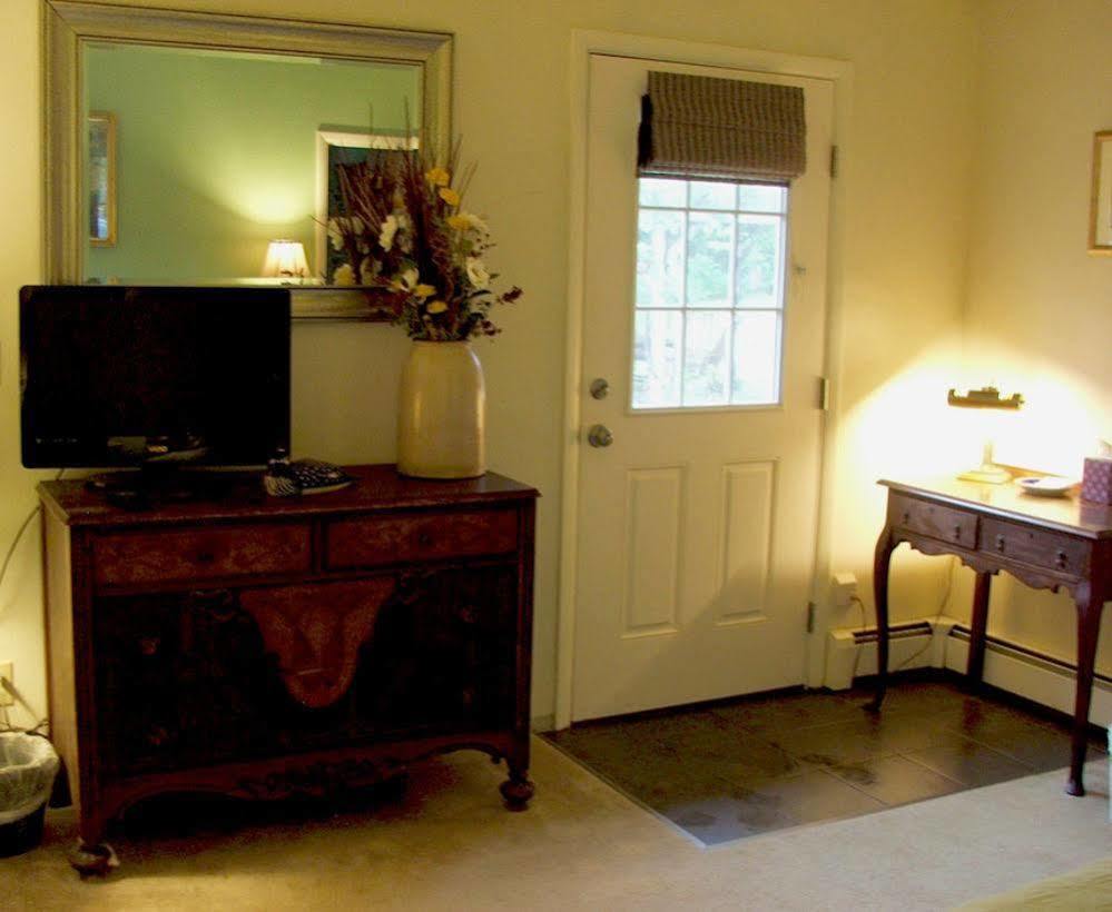 Inn At Charlotte B&B Burlington Esterno foto