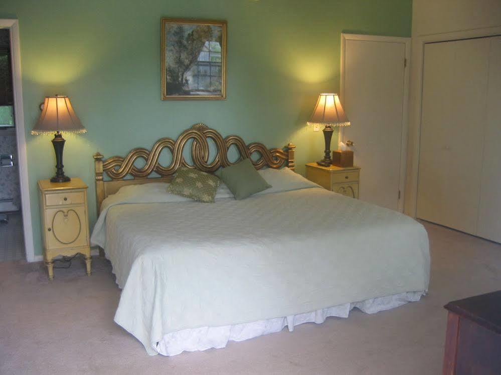 Inn At Charlotte B&B Burlington Esterno foto